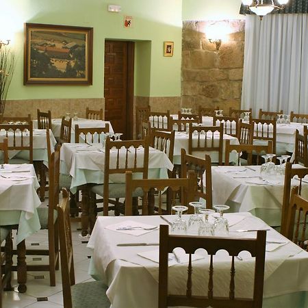 فينويسا Hostal Visontium الغرفة الصورة