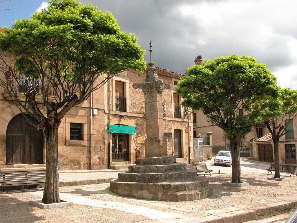فينويسا Hostal Visontium المظهر الخارجي الصورة
