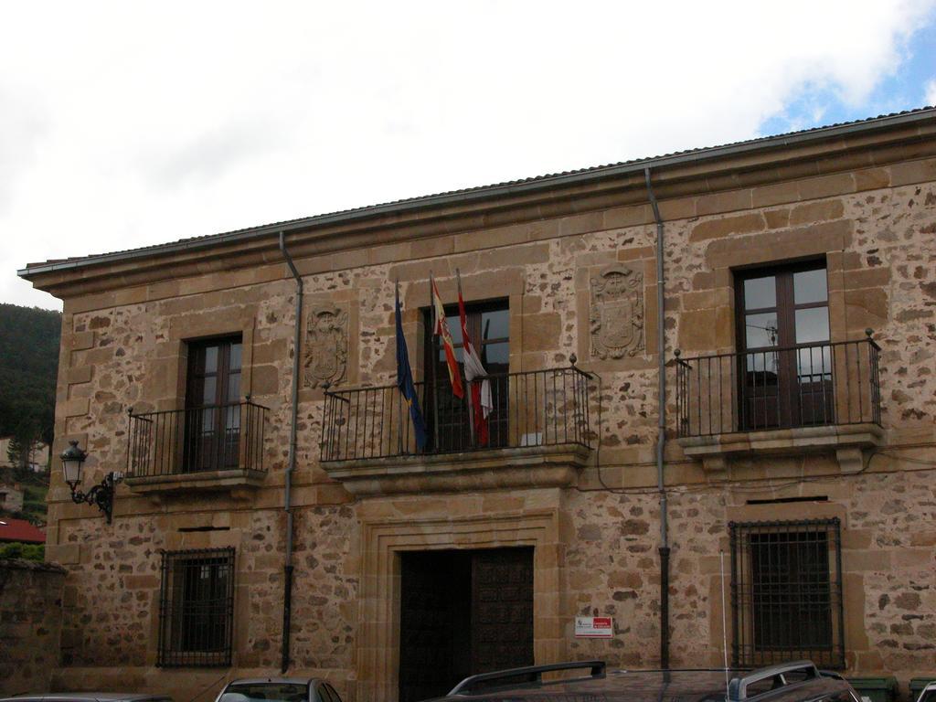فينويسا Hostal Visontium المظهر الخارجي الصورة